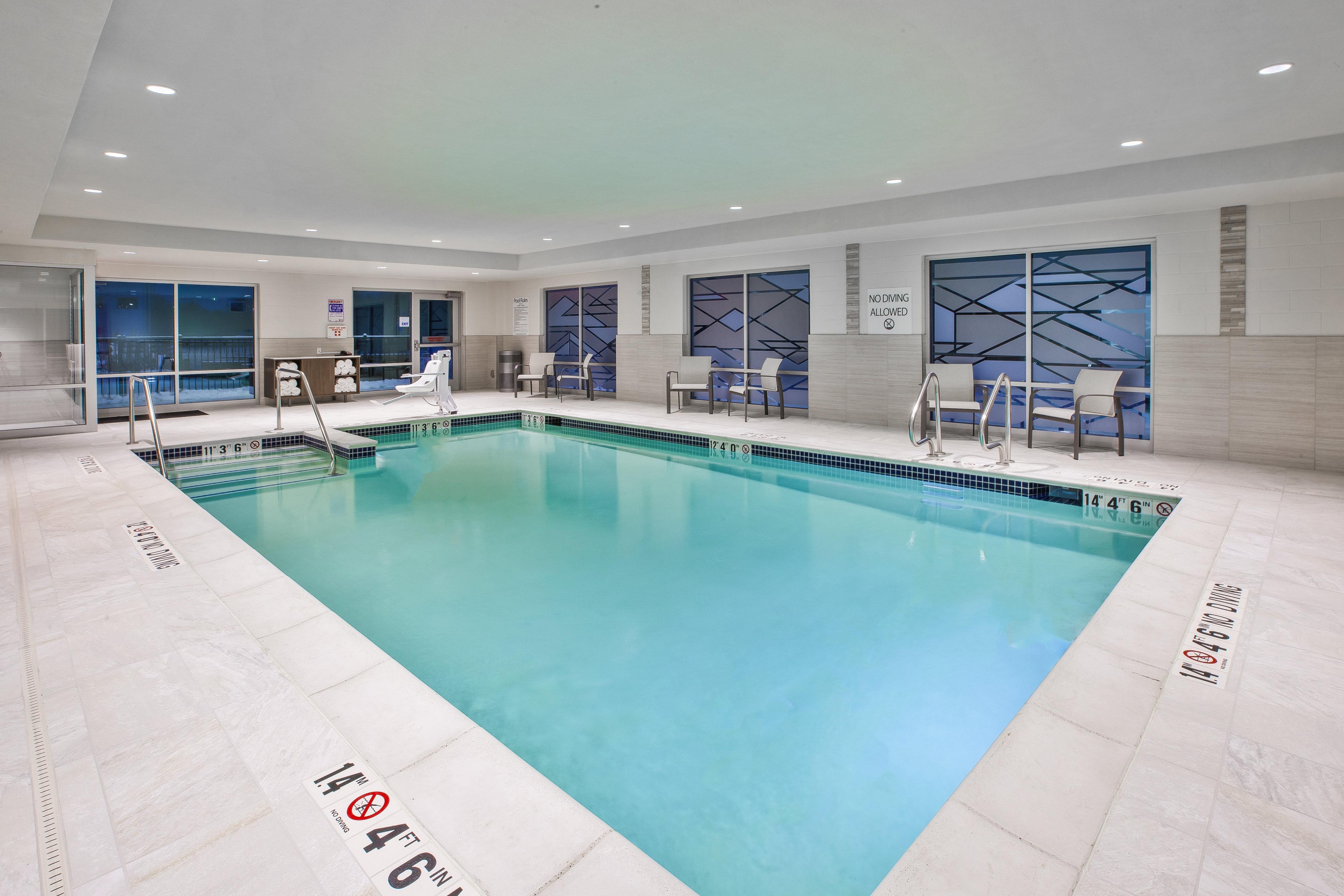 Holiday Inn Express & Suites Okemos - University Area By Ihg Exterior foto